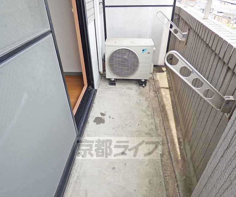 バルコニー　広々としたバルコニーです。