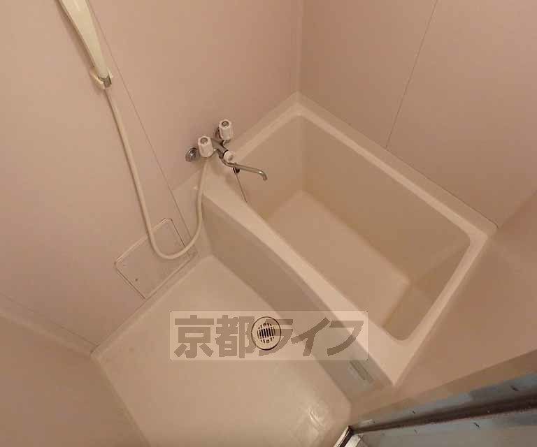 バス・シャワールーム　バスルームです
