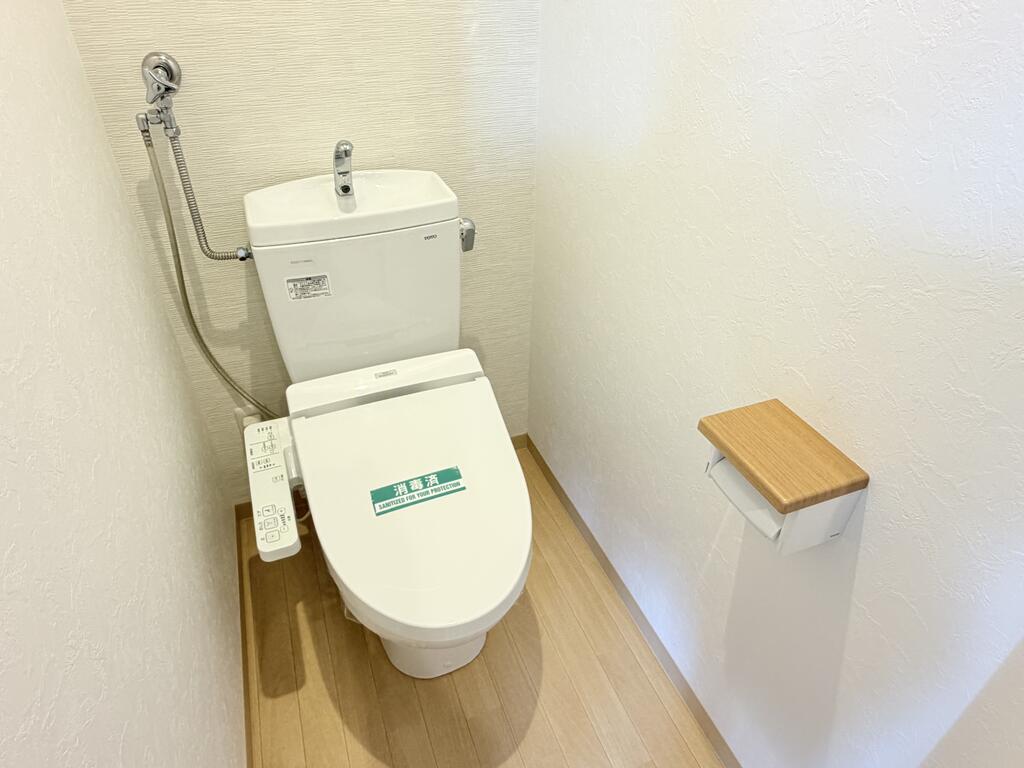 トイレ　ウォシュレット付き