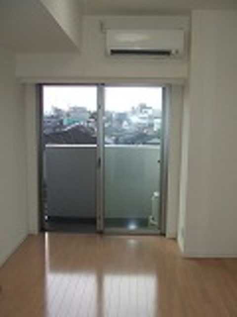 居室・リビング　明るいお部屋です