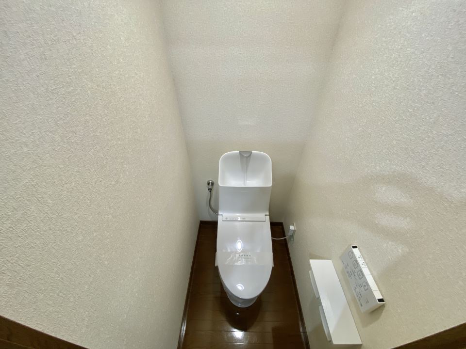 トイレ　温水洗浄便座　小棚付２連ホルダーです