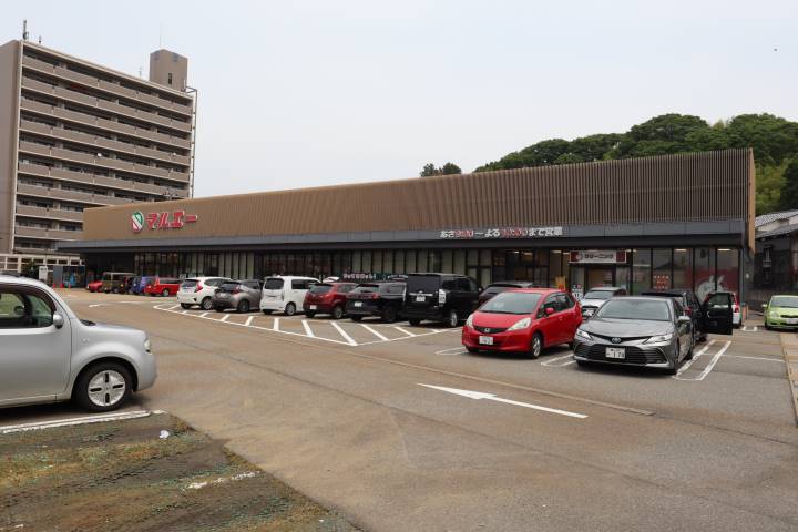 スーパー　（株）マルエー／春日店（スーパー）まで675m