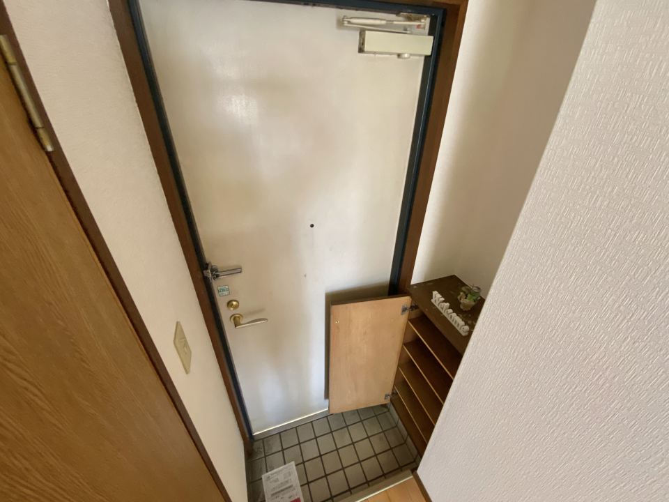 玄関　靴箱にはお気に入りを仕舞いましょう☆