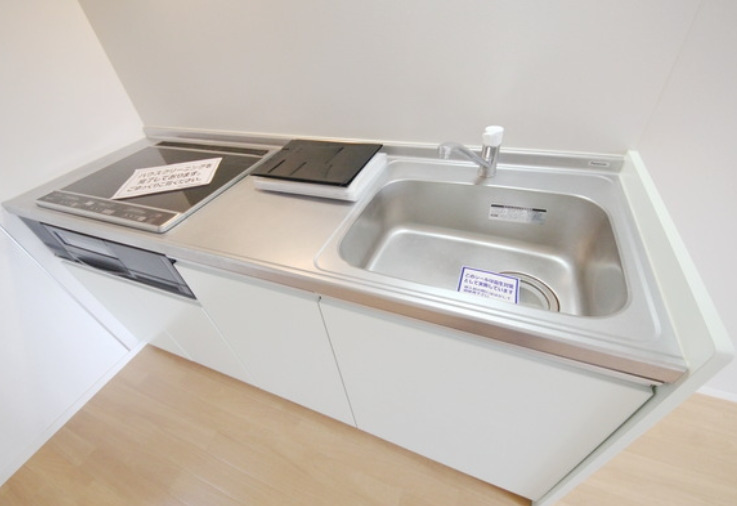 キッチン　別部屋の画像を使用しております。