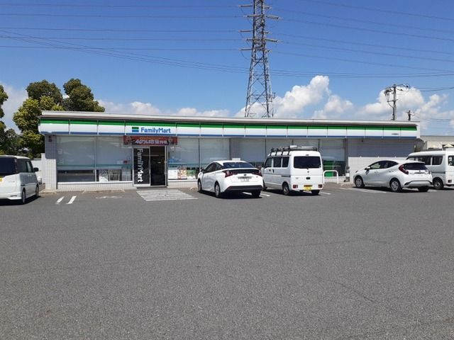 コンビニ　ファミリーマート水島亀島店（コンビニ）まで300m