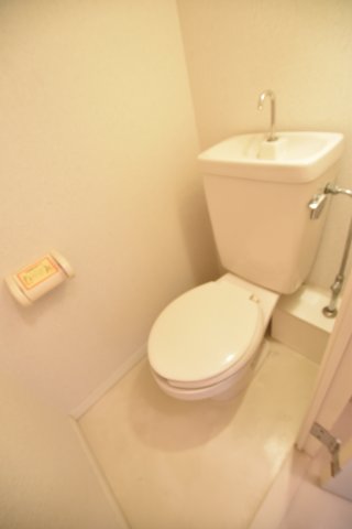 トイレ　同物件、別物件のお写真です。ご参考までにご覧ください。