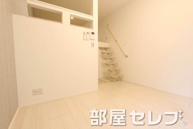 居室・リビング　階段タイプのロフト付きのお部屋です。（イメージ写真）