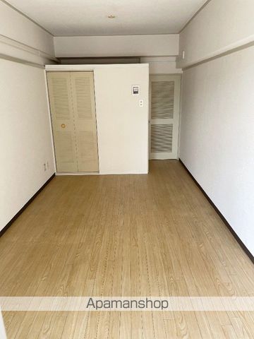 東京メトロ東西線 葛西駅 徒歩4分 11階建 築43年の居間写真