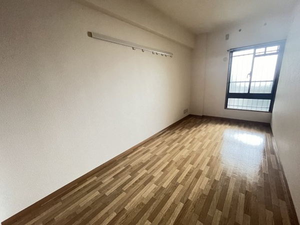 その他　明るい洋室です