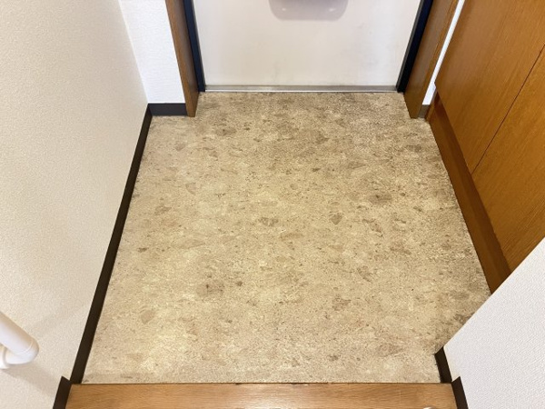 玄関　収納もある玄関です