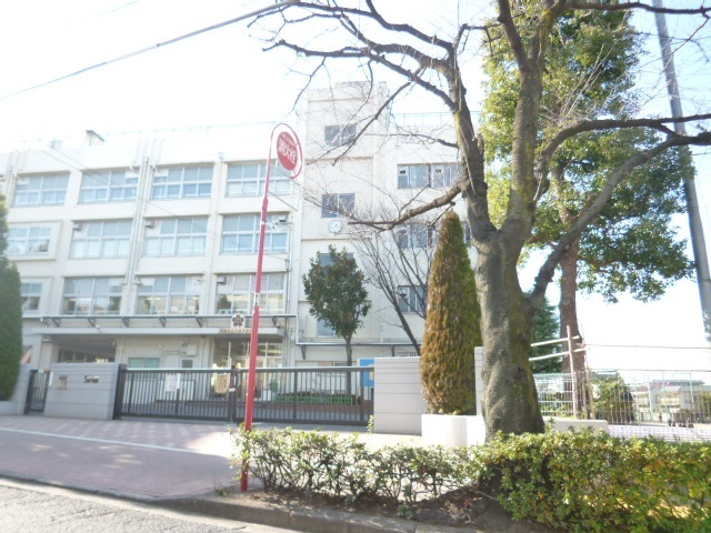 中学校　練馬区立大泉中学校（中学校）まで611m