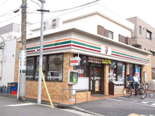 コンビニ　セブンイレブン（コンビニ）まで40m