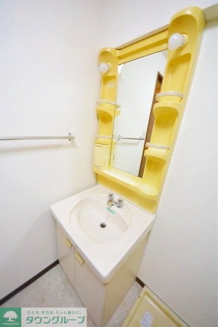 洗面設備　別部屋写真参照