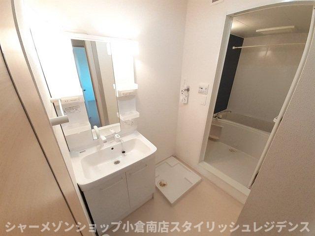 洗面設備　コンパクトで使いやすい洗面所