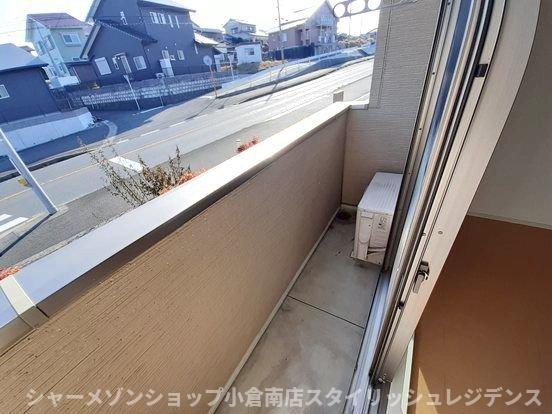 バルコニー　バルコニーからの眺めを楽しみながら食事をしませんか