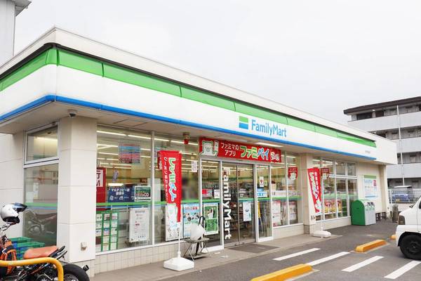 コンビニ　ファミリーマート（コンビニ）まで500m