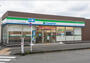 コンビニ　ファミリーマート平山城址公園駅前店（コンビニ）まで127m