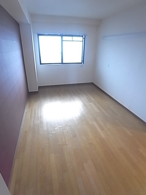 その他部屋・スペース　開放的な寝室です