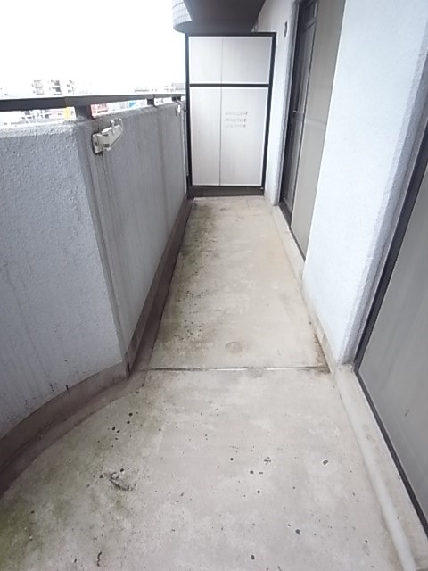 バルコニー　バルコニーからの眺めを楽しみながら食事をしませんか