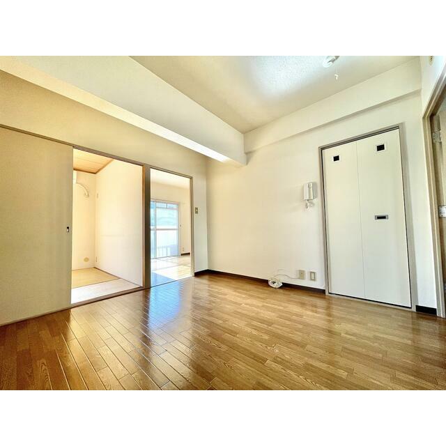 居室・リビング　※別部屋参考写真です。