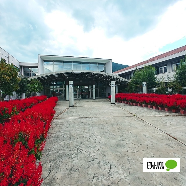 中学校　上田市立真田中学校（中学校）まで1623m