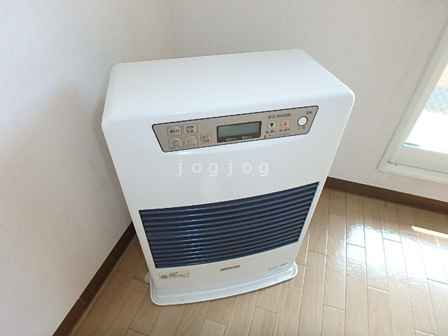 その他設備　リビング灯油ＦＦ式ストーブ