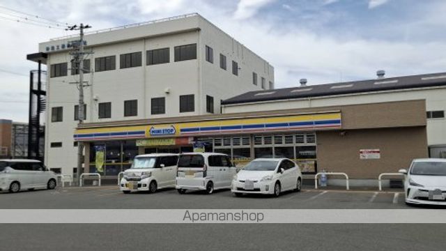 コンビニ　ミニストップ　橿原曲川店（コンビニ）まで2068m