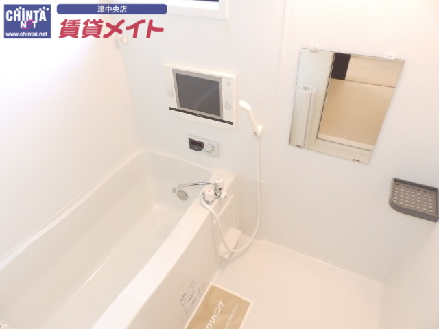 バス・シャワールーム　同物件反転写真