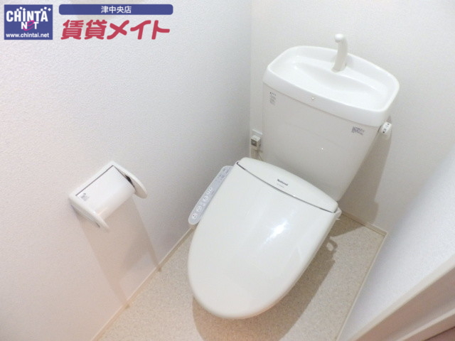 トイレ　同物件反転写真