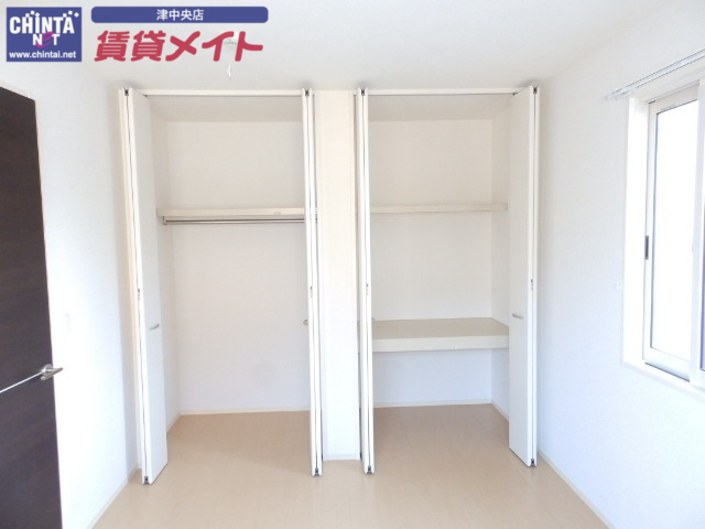 収納　同物件反転写真
