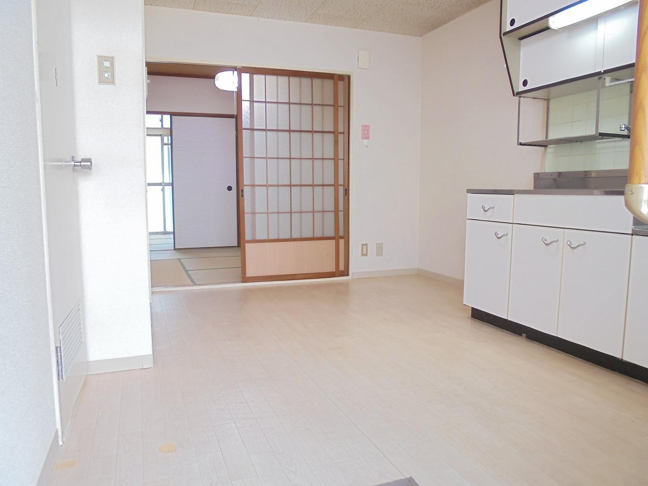 シャルム南台IIの居間写真