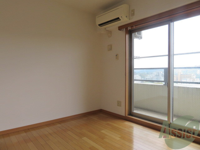 居室・リビング　陽の光が差し込む明るいお部屋は気持がいいですね。
