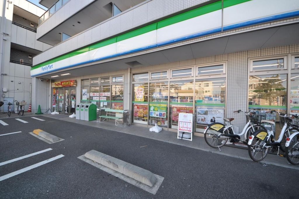 コンビニ　ファミリーマート南篠崎町二丁目店（コンビニ）まで600m