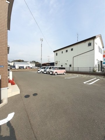 駐車場　駐車場があるので、車を買う予定の方も安心です