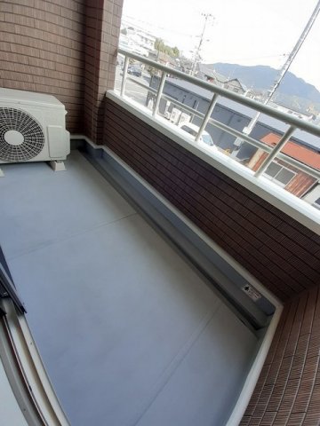 バルコニー　お洗濯にも便利なバルコニー付き