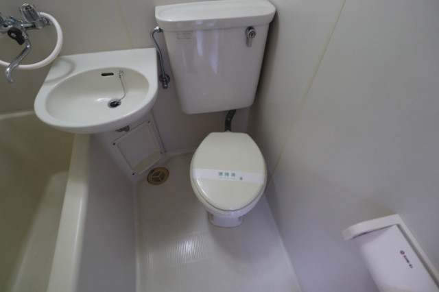 トイレ　こちらのおトイレで用を足してくださいね