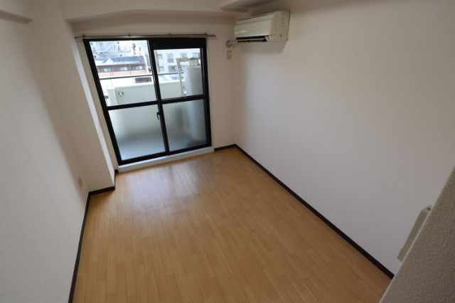 居室・リビング　こちらのお部屋でくつろいでくださいね