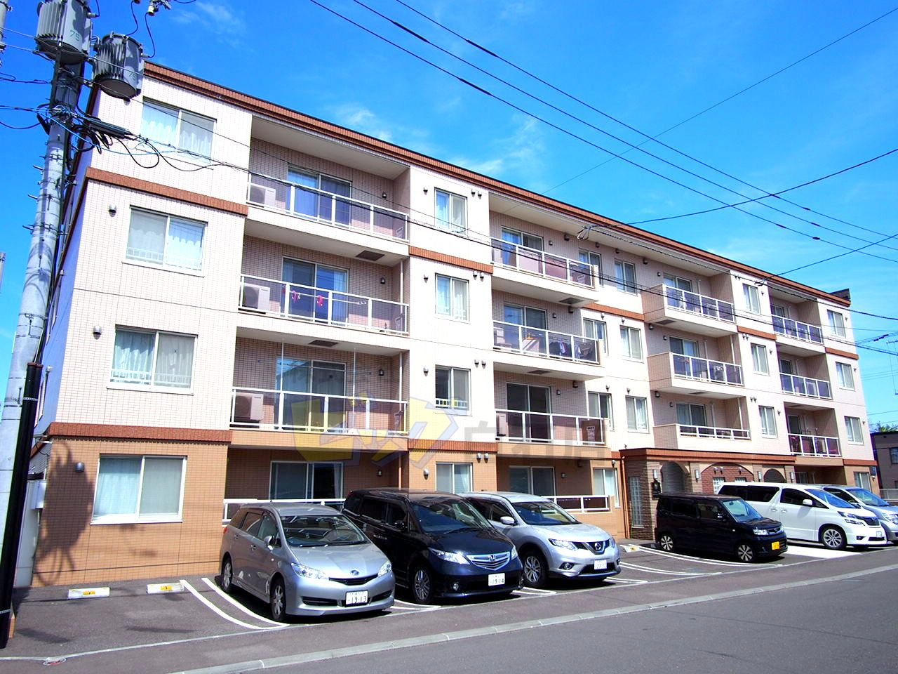建物外観　南西向きで陽当たり良好な広々３ＬＤＫマンションです♪