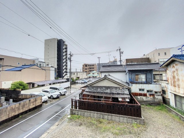 眺望　掲載写真は同型の左右反転の部屋を掲載しております。仕様等が異