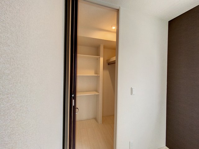 収納　掲載写真は同型の左右反転の部屋を掲載しております。仕様等が異