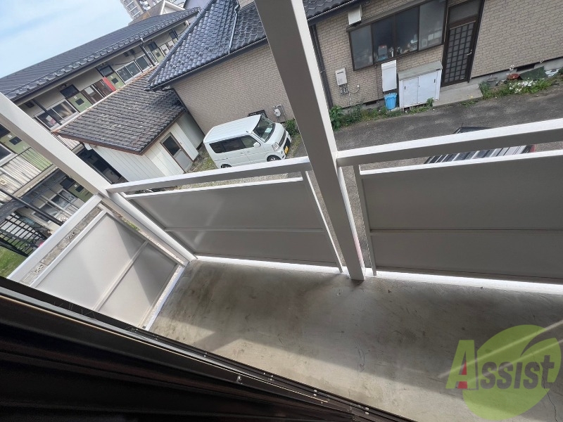 バルコニー　バルコニーは天気の良い日には洗濯物もよく乾きそうですね。