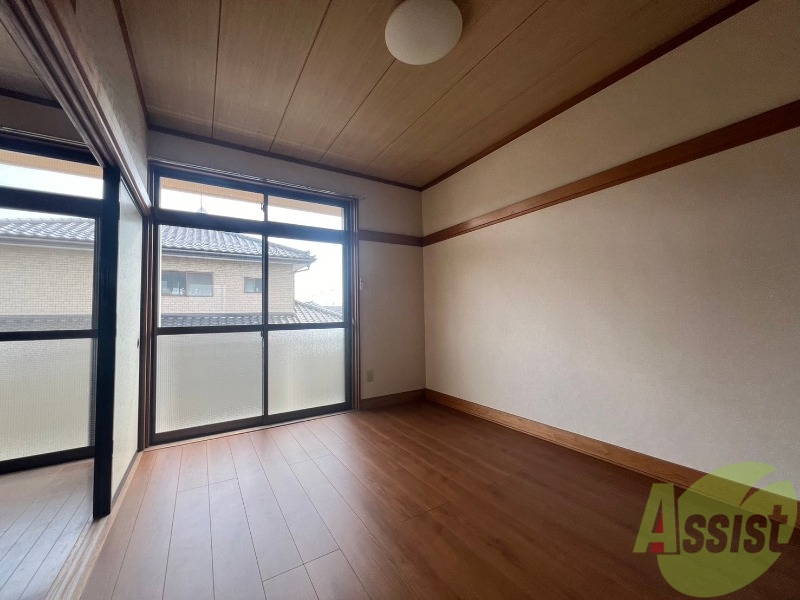 居室・リビング　南向きのお部屋でリビングにはしっかり日差しが入ります。