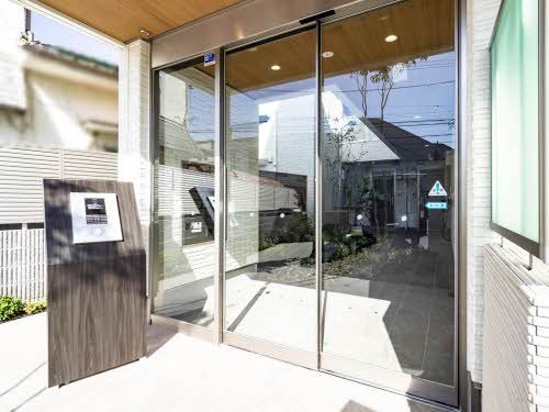 建物外観　安心安全オートロック付きです。