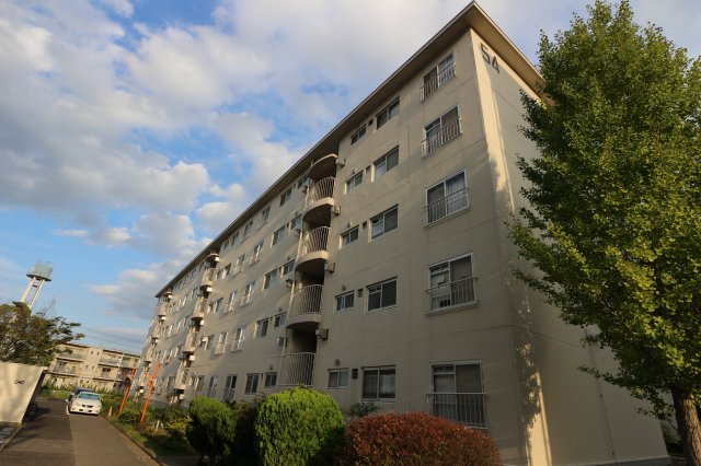神陵台東住宅54号棟の外観写真