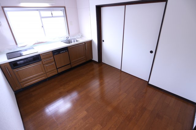 神陵台東住宅54号棟の居間写真