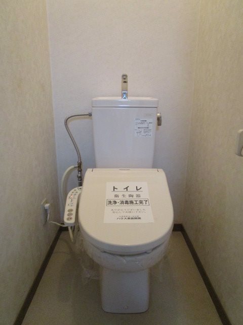 トイレ　写真は107号室です（参考）