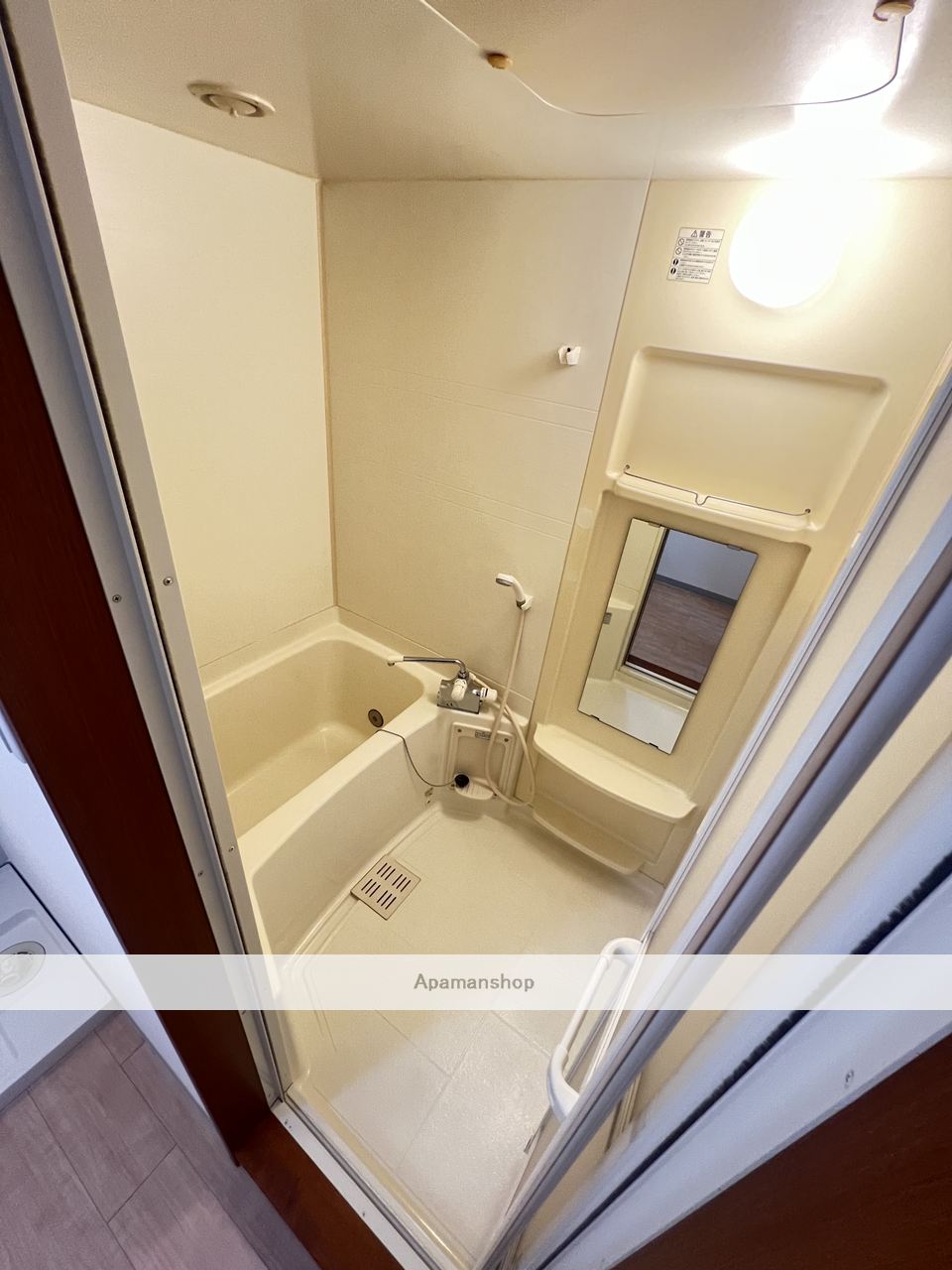 バス・シャワールーム　＊同物件、別部屋になります。