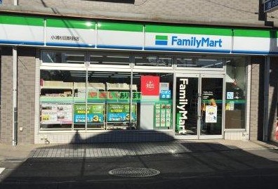 コンビニ　ファミリーマート 小浦杉田駅前店（コンビニ）まで599m