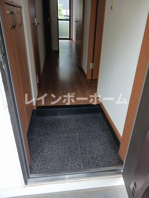玄関　※別部屋参考写真