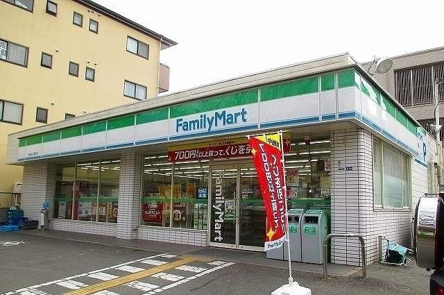コンビニ　ファミリーマート（コンビニ）まで380m